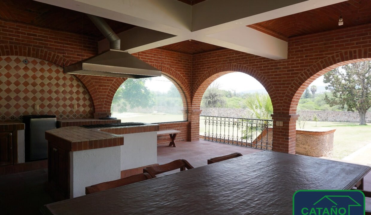 4589828-casa-calzadadelamedialuna-barriodesanjuan-tequisquiapan-venta-catanobienesraices-11