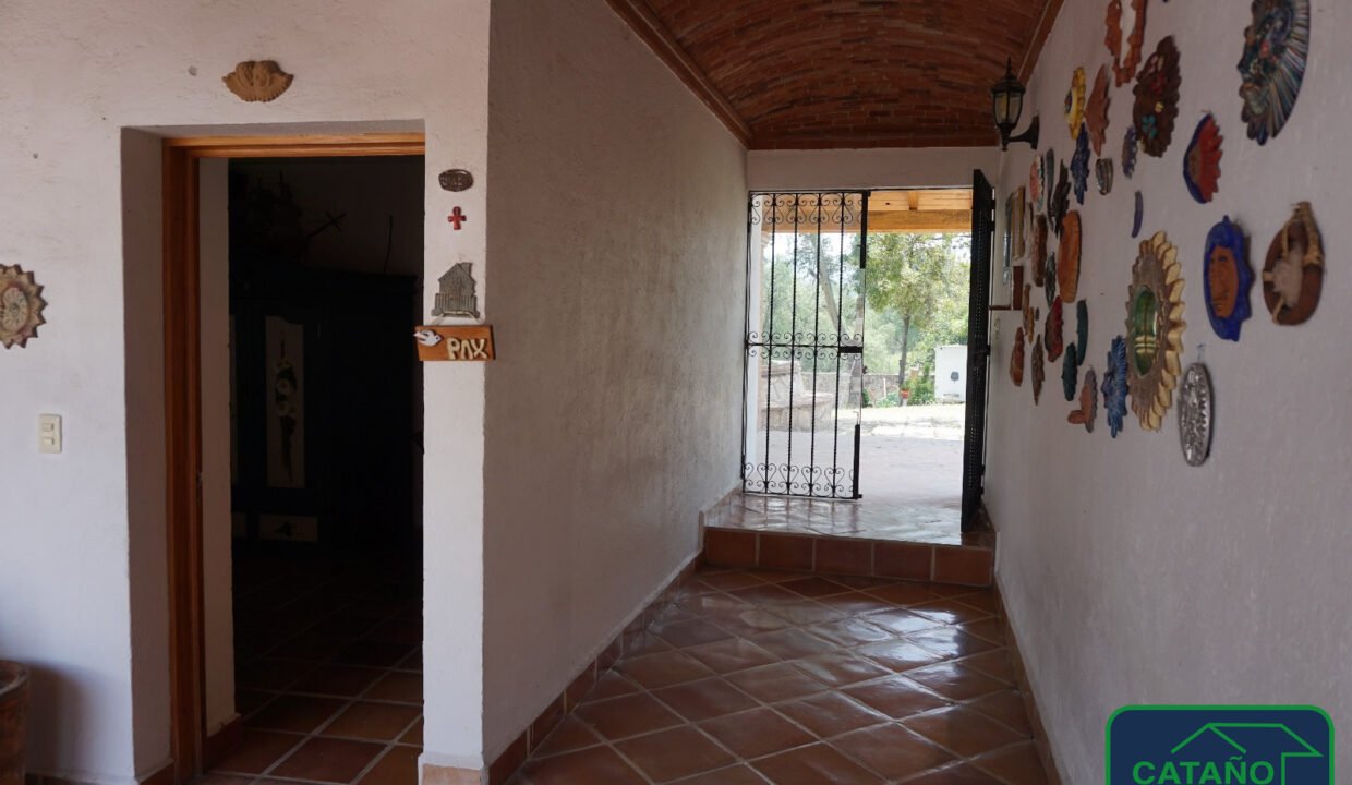 4589828-casa-calzadadelamedialuna-barriodesanjuan-tequisquiapan-venta-catanobienesraices-16