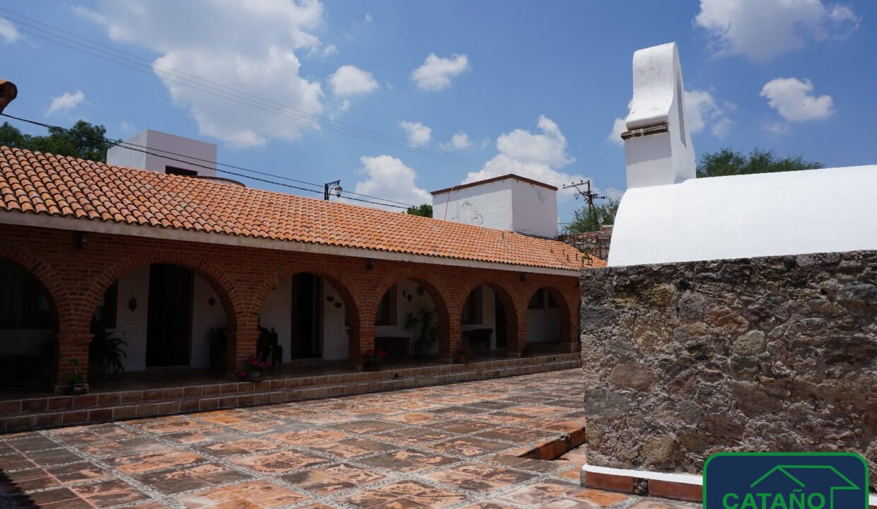 4589828-casa-calzadadelamedialuna-barriodesanjuan-tequisquiapan-venta-catanobienesraices-4