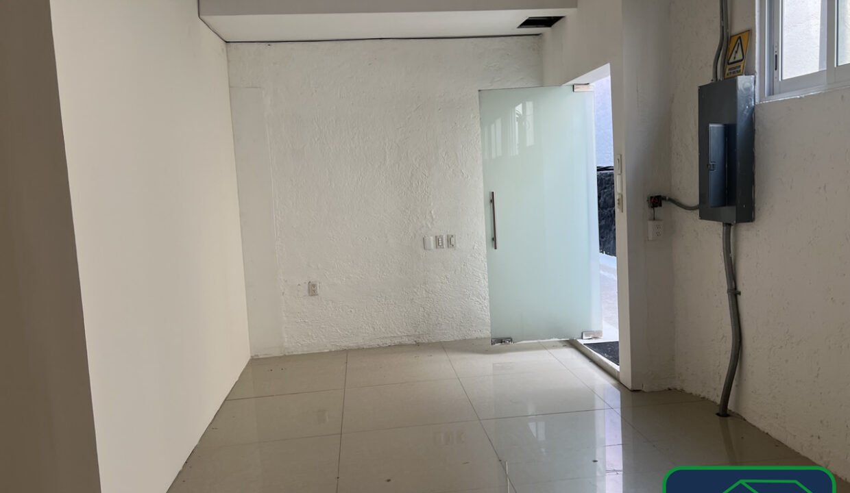 460563-local-avdelasfuentes-jardinesdelpedregal-renta-catanobienesraices-13