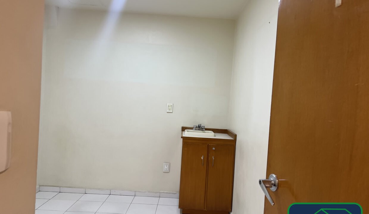 460563-local-avdelasfuentes-jardinesdelpedregal-renta-catanobienesraices-14