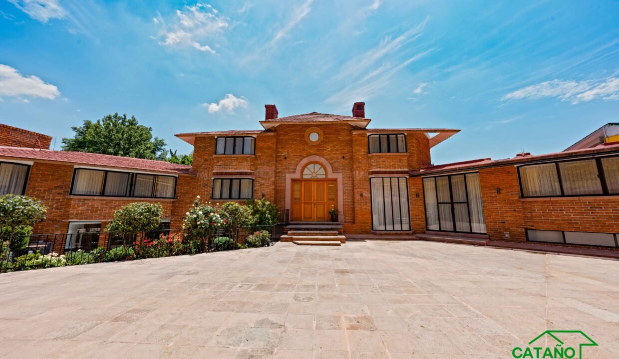 462116-casaencondominio-boulevarddelaluz-jardinesdelpedregal-venta-catanobienesraices-1