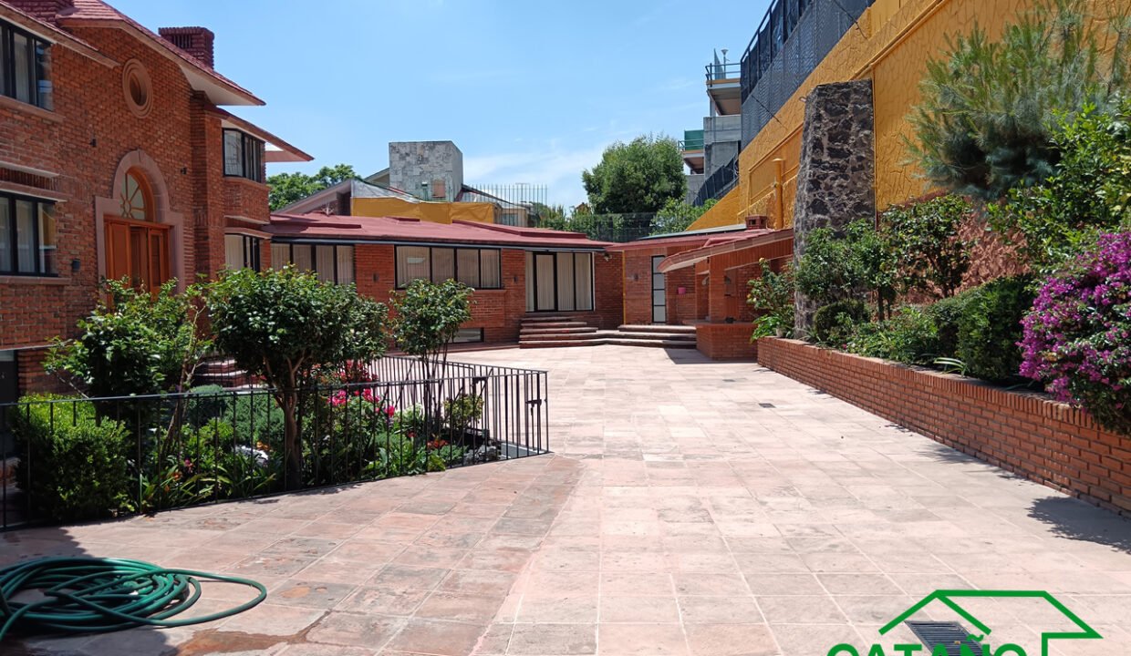 462116-casaencondominio-boulevarddelaluz-jardinesdelpedregal-venta-catanobienesraices-1