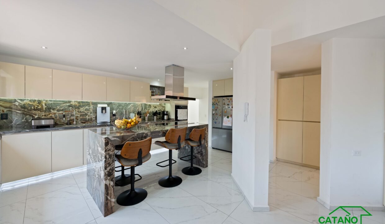 462116-casaencondominio-boulevarddelaluz-jardinesdelpedregal-venta-catanobienesraices-17