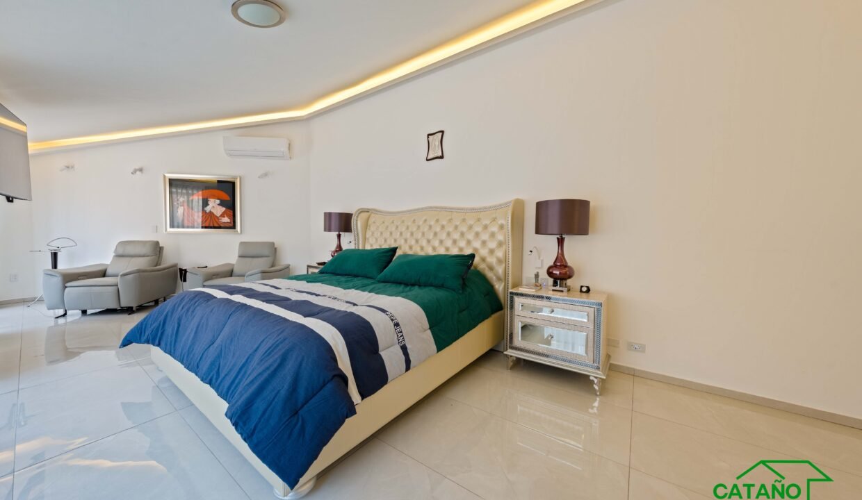 462116-casaencondominio-boulevarddelaluz-jardinesdelpedregal-venta-catanobienesraices-20
