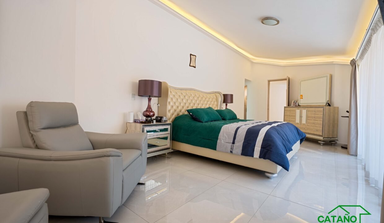 462116-casaencondominio-boulevarddelaluz-jardinesdelpedregal-venta-catanobienesraices-22