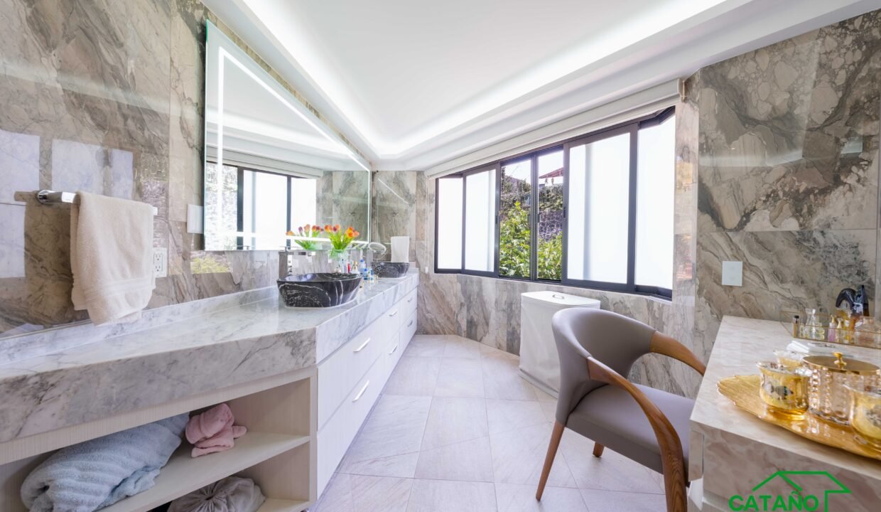 462116-casaencondominio-boulevarddelaluz-jardinesdelpedregal-venta-catanobienesraices-23